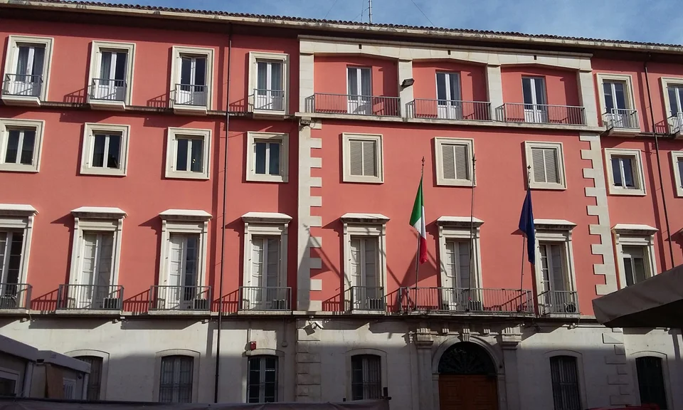 Fu violentata dal branco, ricevuta in Prefettura